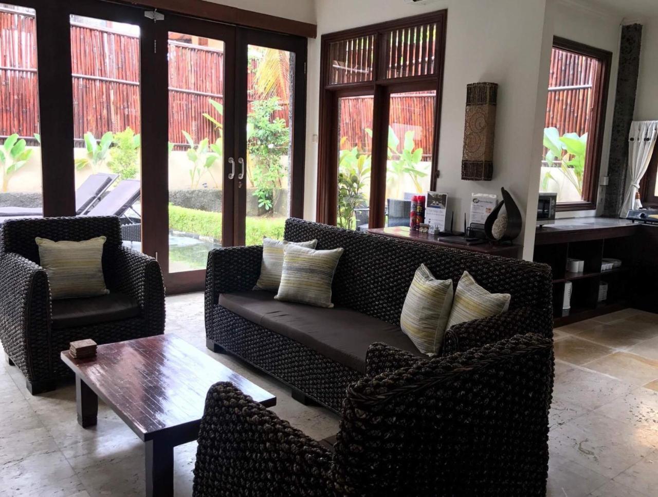 Kuta Holiday Villas Exteriör bild